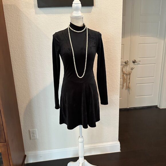 Vintage Long String of Glass Pearls - Picture 4 of 7